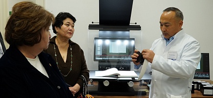 Делегация архивистов СКО и Кызылординской области посетила Архив Президента РК фото галереи 2